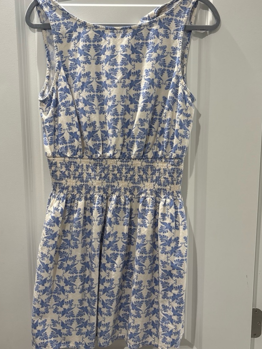Universal Threads Women’s Medium Sleeveless Blue Floral Smocked Waist Dress Tie